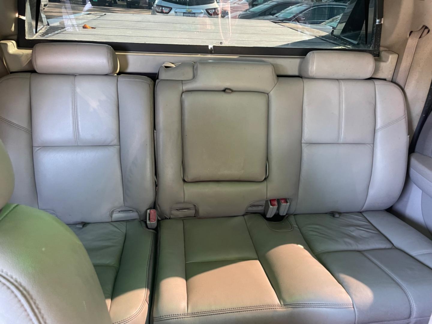 2011 BLACK CHEVROLET AVALANCHE LT (3GNMCFE09BG) with an 5.3L engine, Automatic transmission, located at 5103 Dorchester Rd., Charleston, SC, 29418-5607, (843) 767-1122, 36.245171, -115.228050 - Leather, CD/AUX/Sat, backup Camera, Dual Climate Control, Power Everything (windows, locks, seats, mirrors), All-weather Mats, Keyless Entry, Running Boards, Tow Package, Alloy Wheels. 174k miles Located at New Life Auto Sales! 2023 WINNER for Post & Courier's Charleston's Choice Pre-owned Car Deale - Photo#10